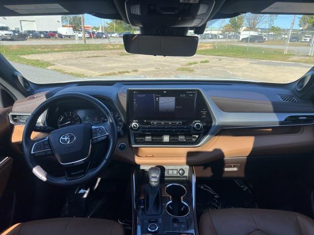used 2021 Toyota Highlander car, priced at $36,275