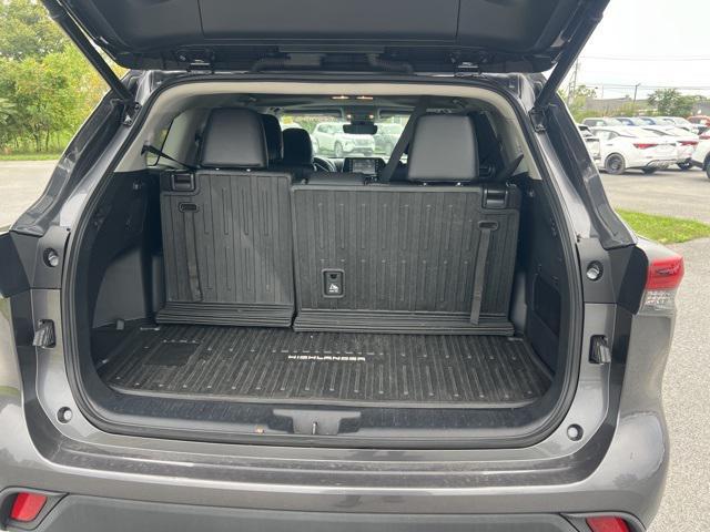 used 2021 Toyota Highlander car, priced at $33,800