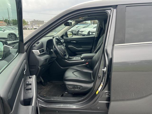 used 2021 Toyota Highlander car, priced at $33,800