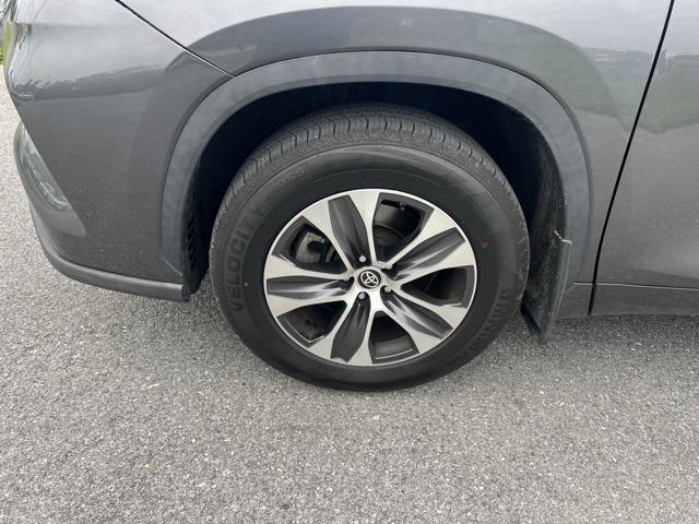 used 2021 Toyota Highlander car, priced at $33,800