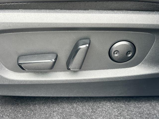 new 2025 Nissan Pathfinder car, priced at $50,018