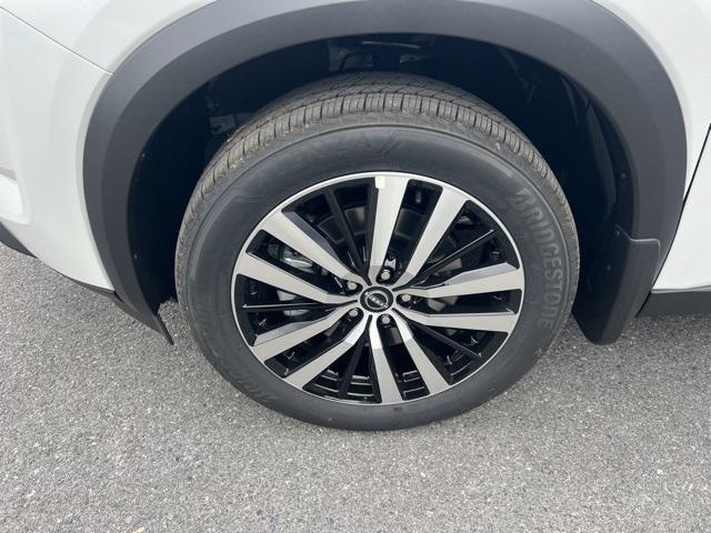 new 2025 Nissan Pathfinder car, priced at $50,018
