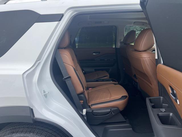 new 2025 Nissan Pathfinder car, priced at $45,285
