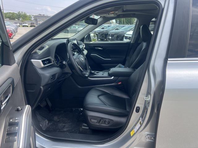 used 2023 Toyota Highlander Hybrid car, priced at $41,900