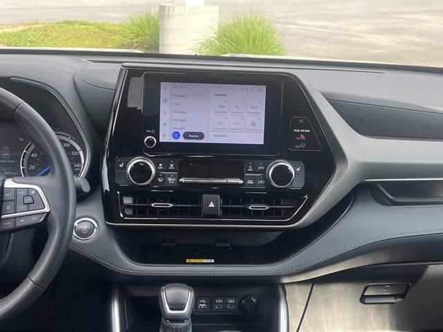 used 2023 Toyota Highlander Hybrid car, priced at $41,900