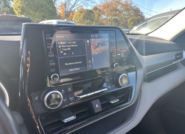 used 2021 Toyota Highlander car, priced at $33,000