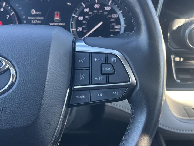 used 2021 Toyota Highlander car, priced at $33,000