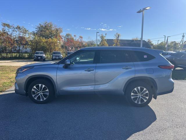 used 2021 Toyota Highlander car, priced at $33,000