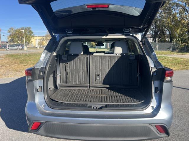 used 2021 Toyota Highlander car, priced at $33,000