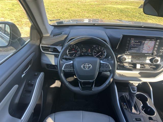 used 2021 Toyota Highlander car, priced at $33,000