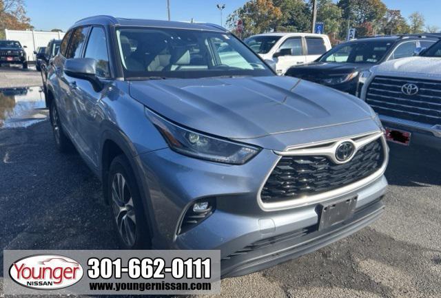 used 2021 Toyota Highlander car, priced at $33,000