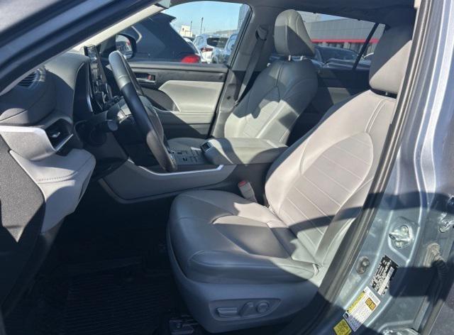 used 2021 Toyota Highlander car, priced at $33,000
