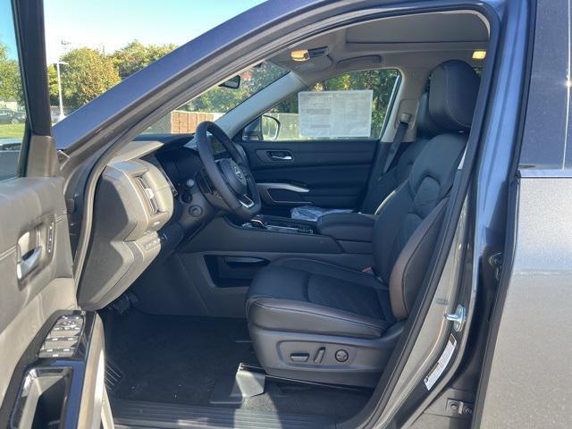 new 2025 Nissan Pathfinder car, priced at $44,359