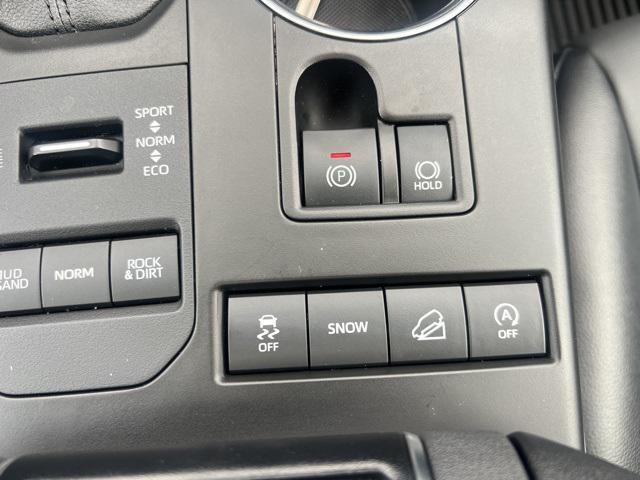 used 2021 Toyota Highlander car, priced at $32,400