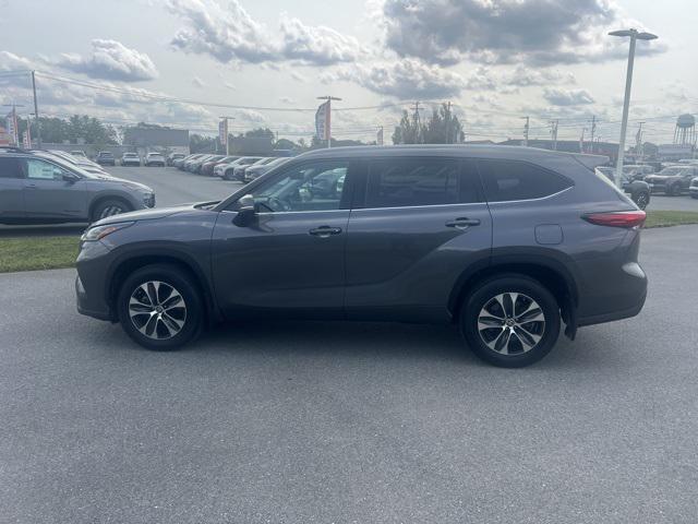 used 2021 Toyota Highlander car, priced at $32,400