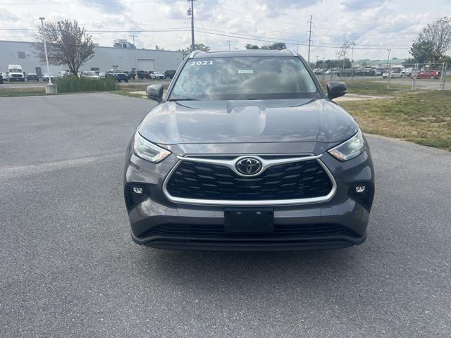 used 2021 Toyota Highlander car, priced at $32,400