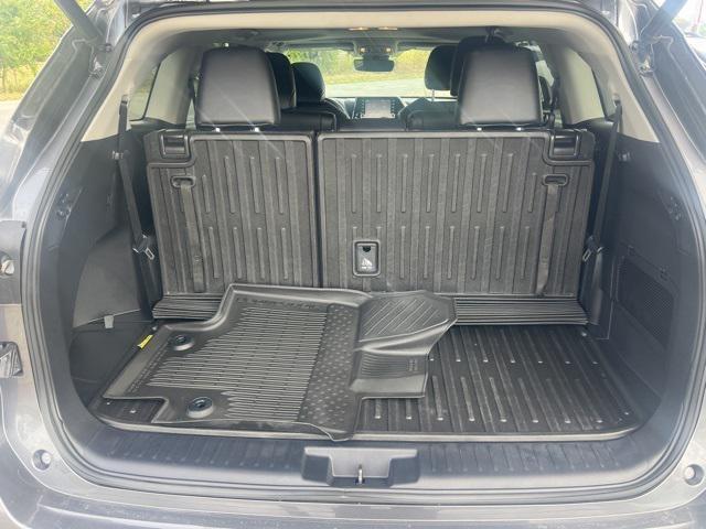 used 2021 Toyota Highlander car, priced at $32,400