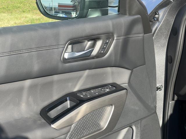 new 2025 Nissan Pathfinder car, priced at $43,346