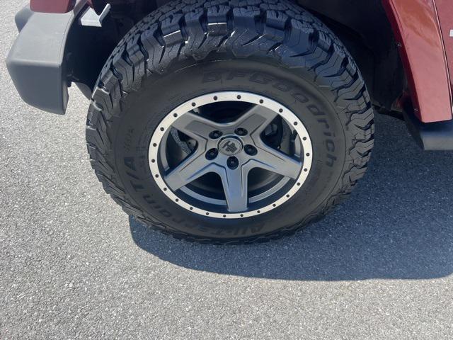 used 2013 Jeep Wrangler Unlimited car, priced at $14,000