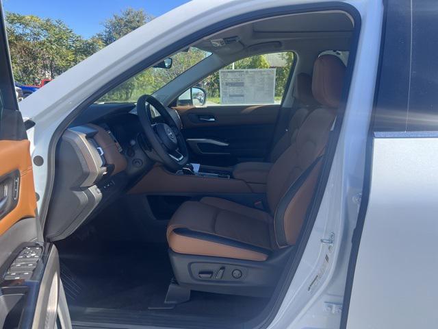 new 2025 Nissan Pathfinder car, priced at $45,604