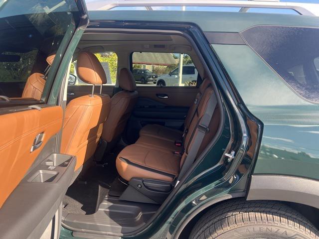 new 2025 Nissan Pathfinder car, priced at $44,359