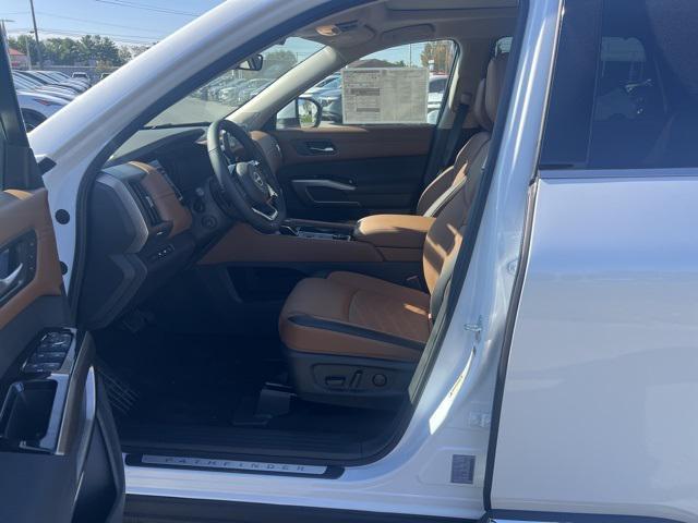 new 2025 Nissan Pathfinder car, priced at $50,613