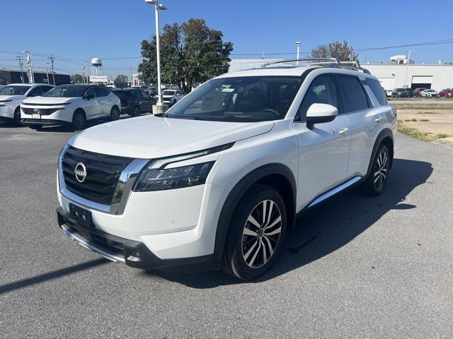 new 2025 Nissan Pathfinder car, priced at $50,613