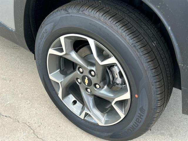 new 2025 Chevrolet Trax car, priced at $25,525