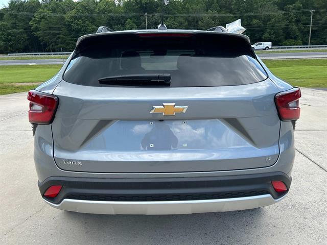 new 2025 Chevrolet Trax car, priced at $25,525