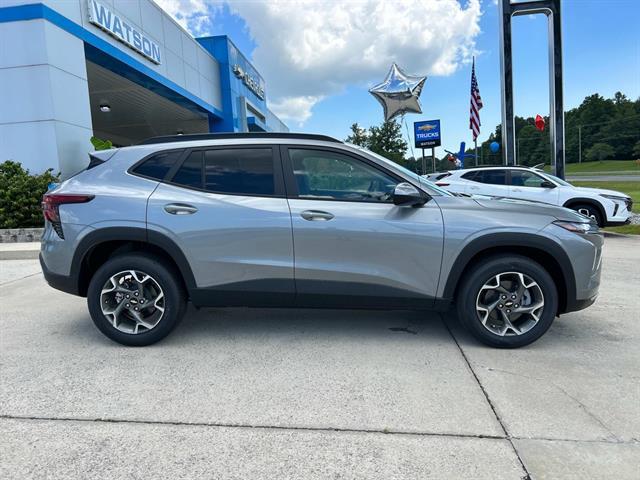 new 2025 Chevrolet Trax car, priced at $25,525