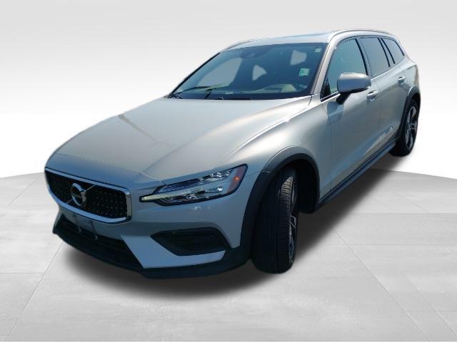 used 2020 Volvo V60 Cross Country car, priced at $27,984