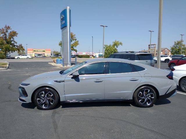 new 2024 Hyundai Sonata car, priced at $29,512