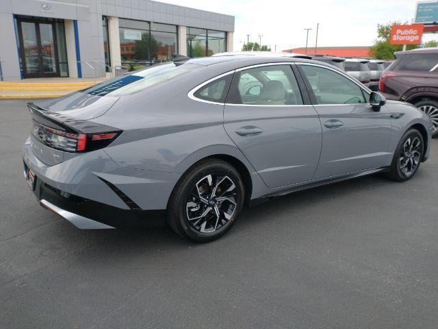 new 2024 Hyundai Sonata car, priced at $29,513