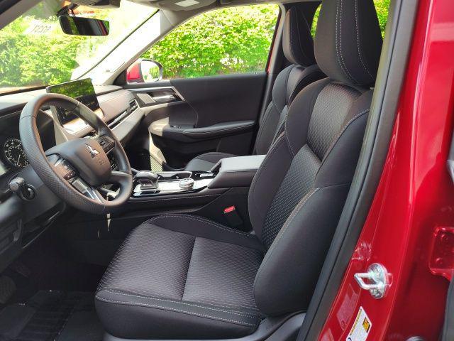 new 2025 Mitsubishi Outlander car, priced at $33,300