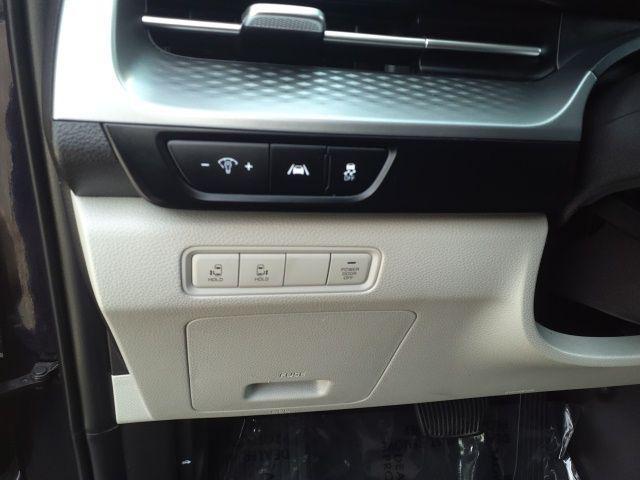 used 2022 Kia Carnival car, priced at $30,900