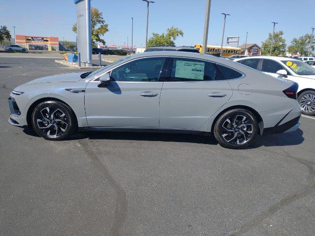 new 2025 Hyundai Sonata car, priced at $30,990