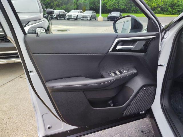 new 2025 Mitsubishi Outlander car, priced at $44,260