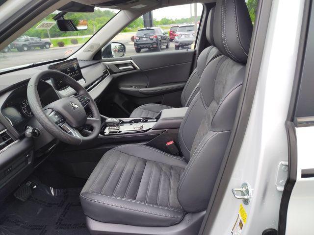 new 2025 Mitsubishi Outlander car, priced at $44,260