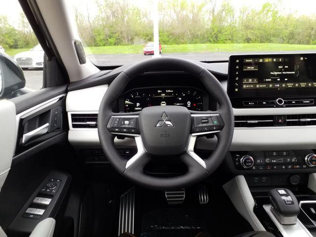 new 2025 Mitsubishi Outlander car, priced at $45,155