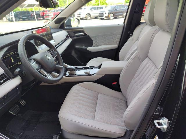 new 2025 Mitsubishi Outlander car, priced at $46,640