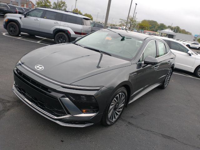 new 2025 Hyundai Sonata Hybrid car, priced at $32,710