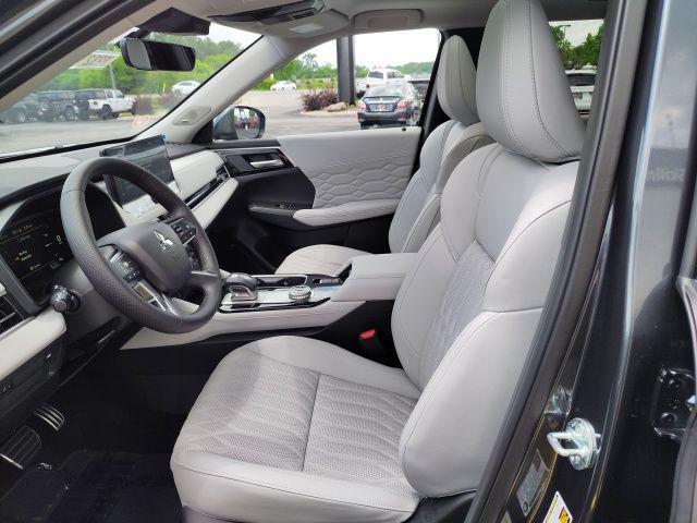 new 2025 Mitsubishi Outlander car, priced at $43,155