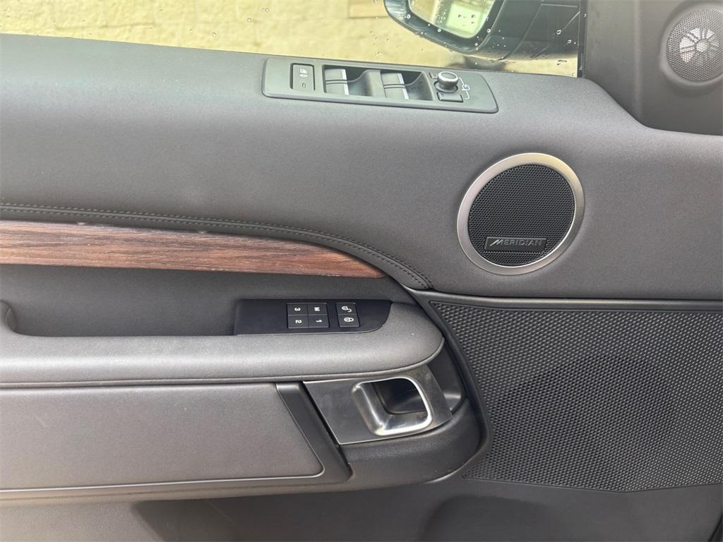 used 2019 Land Rover Discovery car, priced at $25,177