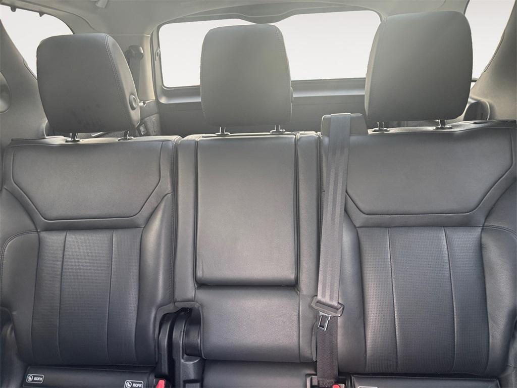 used 2019 Land Rover Discovery car, priced at $25,177