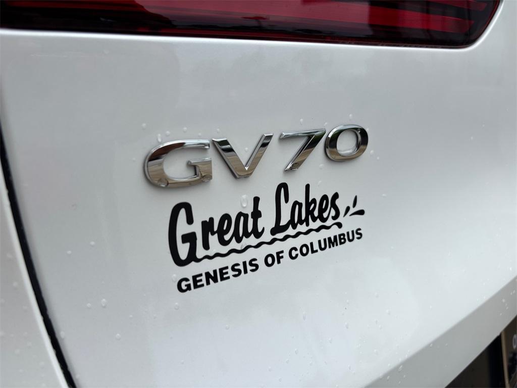 new 2026 Genesis GV70 car