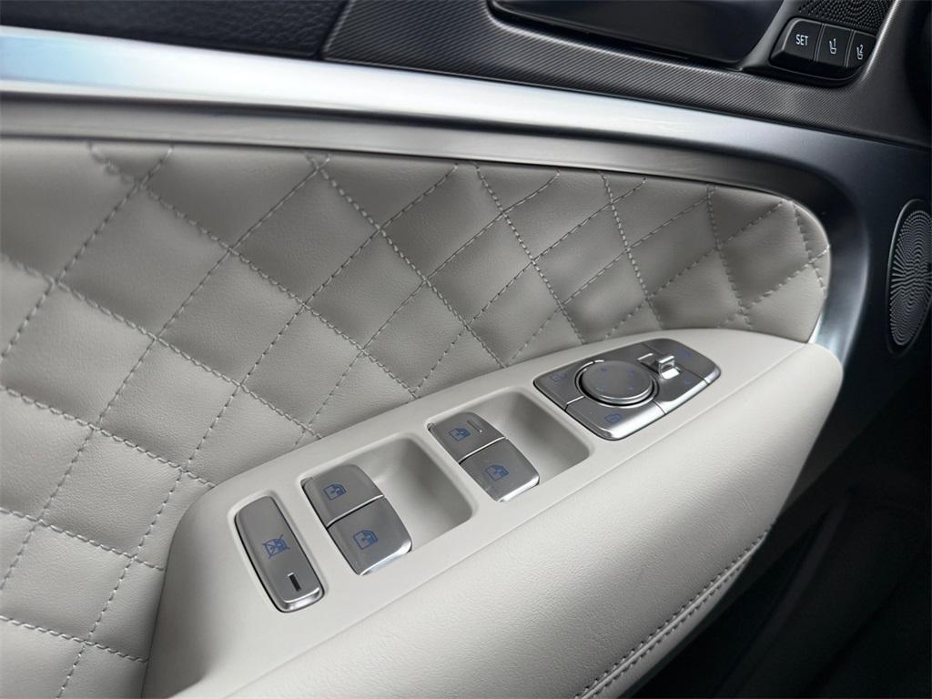 new 2025 Genesis G70 car, priced at $59,195