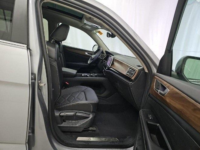 used 2024 Volkswagen Atlas car, priced at $35,533