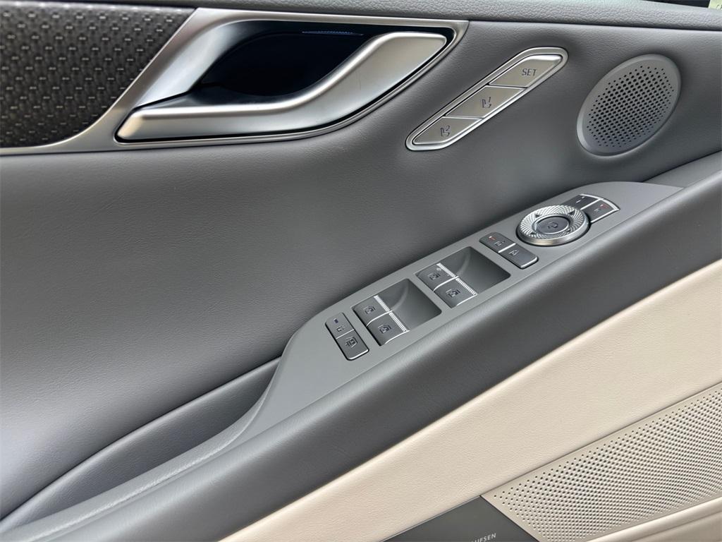 new 2025 Genesis G80 car, priced at $79,470