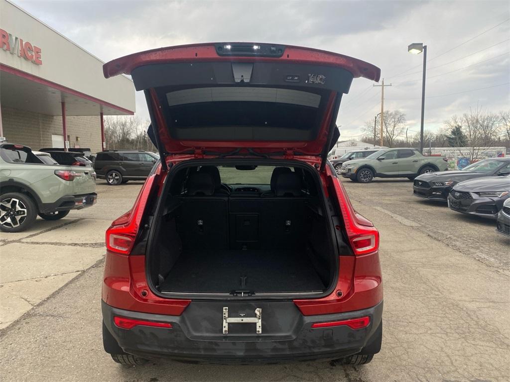 used 2021 Volvo XC40 car, priced at $20,933