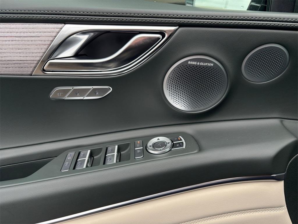 new 2025 Genesis GV80 car, priced at $73,670
